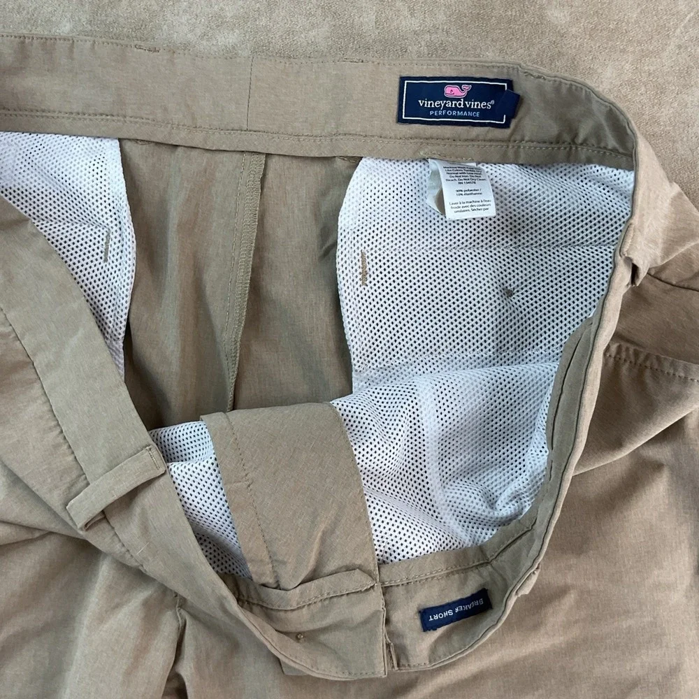 Vineyard Vines Breaker Shorts Men Sz 42B Performance Flat Front Beige Casual